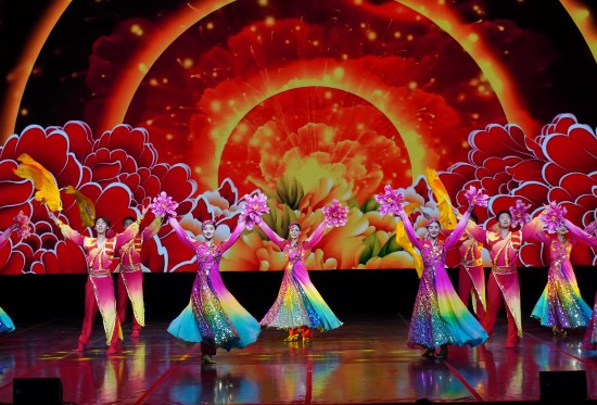 中國僑聯(lián)“親情中華·四海同春”里約熱內(nèi)盧慰僑訪演現(xiàn)場。人民日報(bào)記者 張洋攝