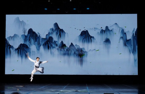 中國僑聯(lián)“親情中華·四海同春”里約熱內(nèi)盧慰僑訪演現(xiàn)場。人民日報(bào)記者 張洋攝